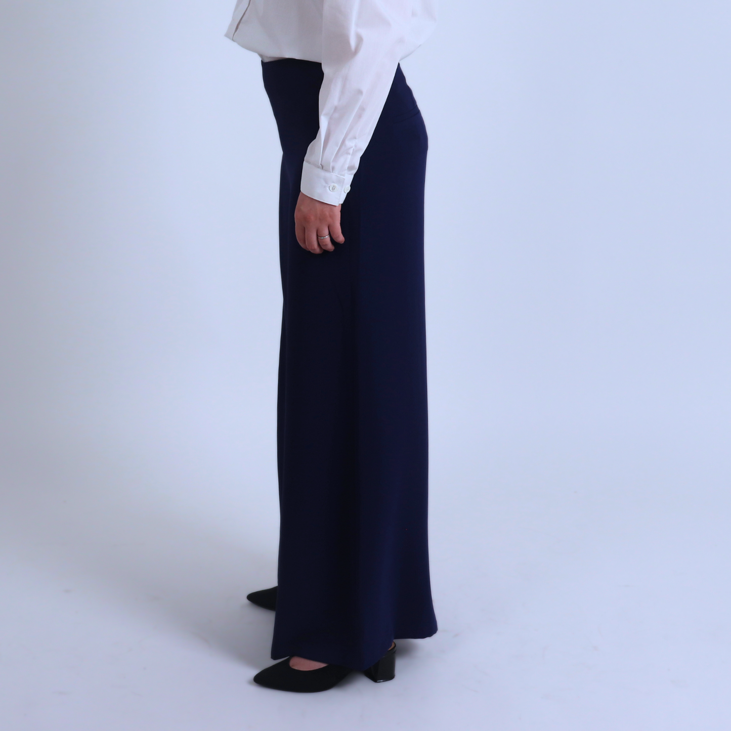 Pantalon bleu large taille haute Leadership Aura, style corporate chic et mode modeste haut de gamme