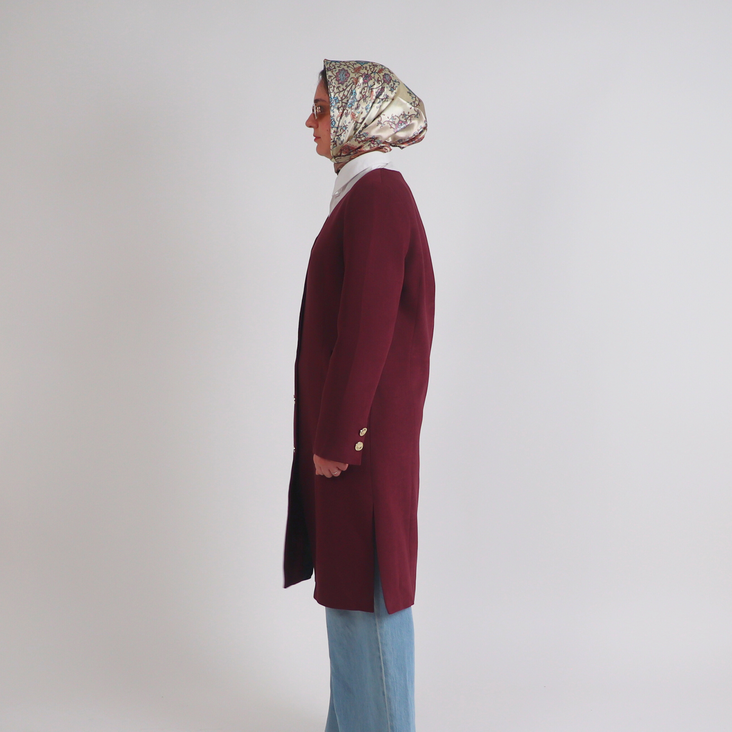 Blazer long KPI bordeaux avec manches Aura, veste professionnelle élégante de mode modeste premium