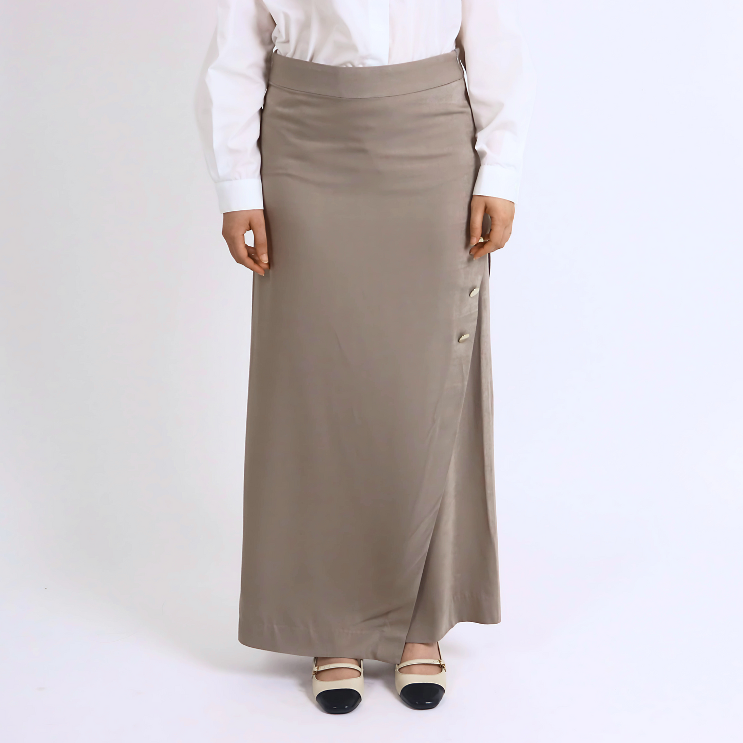 Jupe grège portefeuille Attitude Aura, tenue professionnelle chic et mode modeste premium