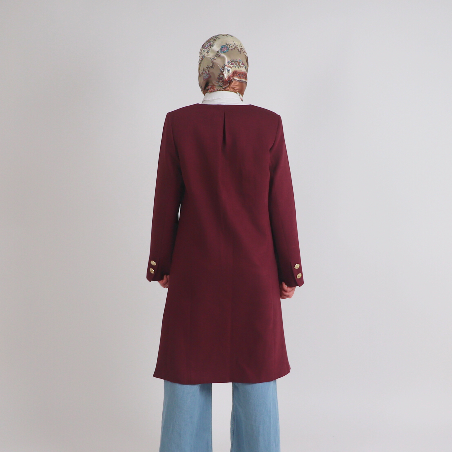 Blazer long KPI bordeaux avec manches Aura, veste professionnelle élégante de mode modeste premium