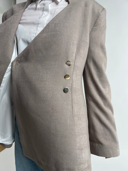 Blazer grège croisé Attitude Aura, veste élégante de corporate modest fashion haut de gamme 