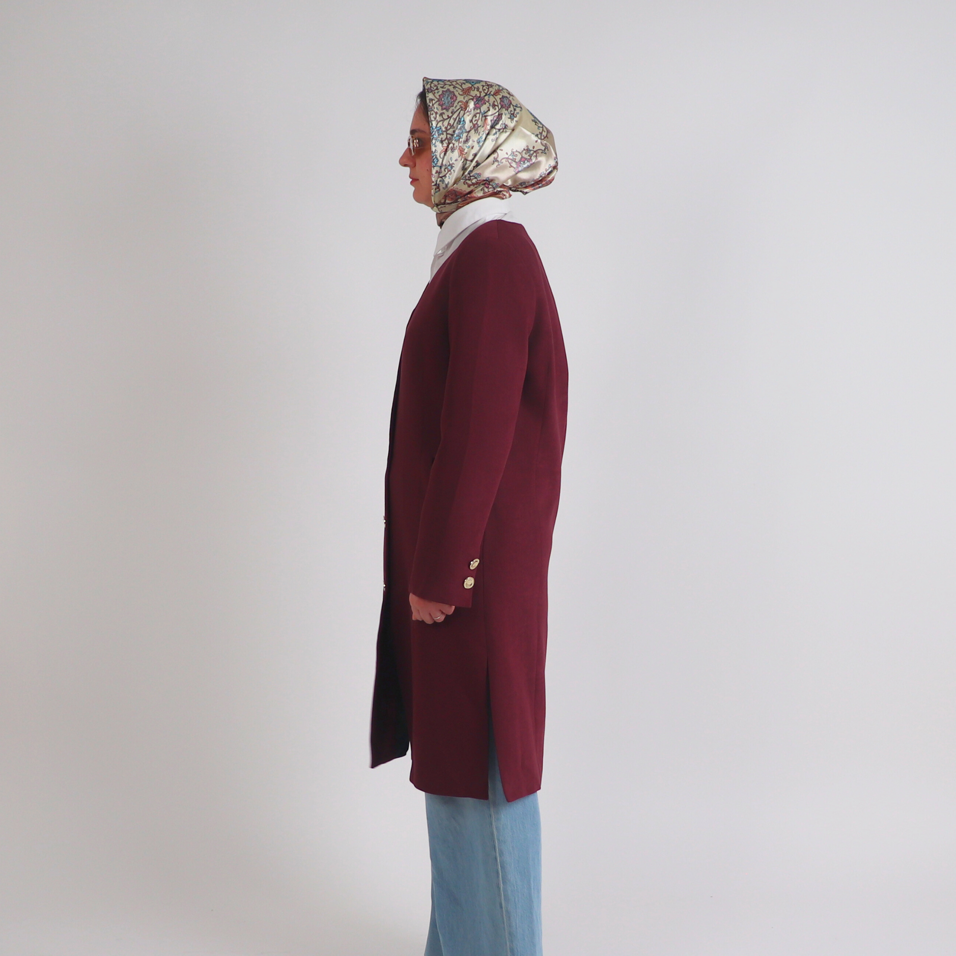 Blazer long KPI bordeaux avec manches Aura, veste professionnelle élégante de mode modeste premium
