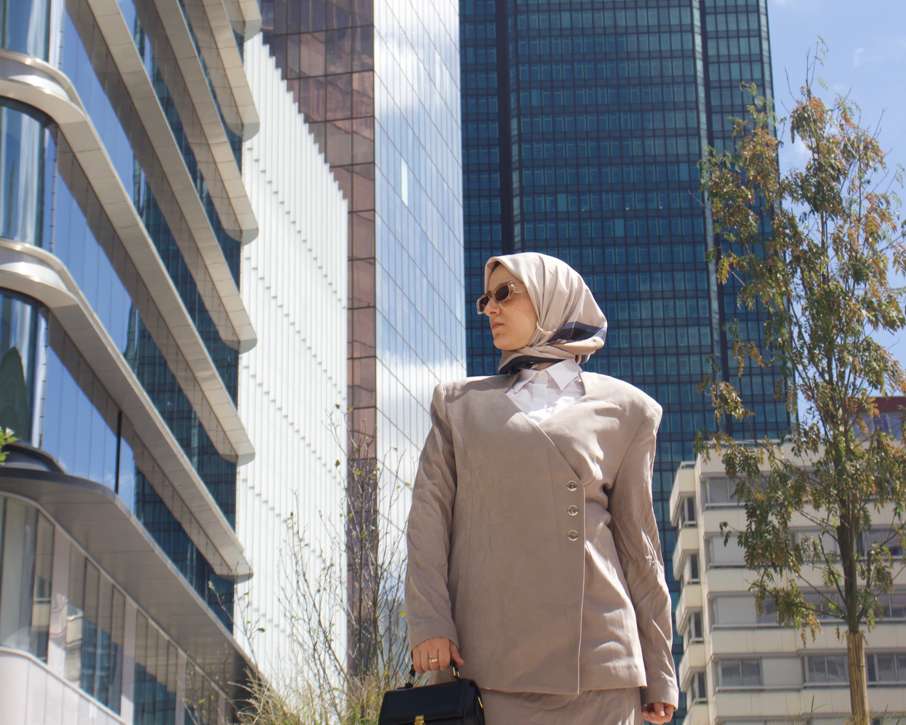 Collection Aura de vêtements corporate modest fashion haut de gamme
